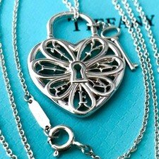 Collana con ciondolo chiave