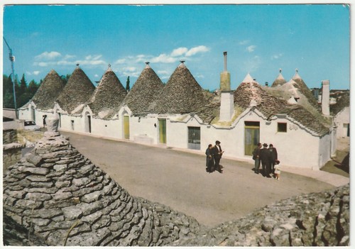Alberobello bari i trulli - -,