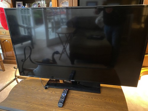 Samsung television set - 55",