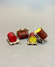 4 barili legati ai bancali in