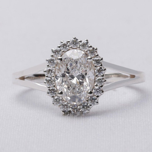 Anello solitario con diamanti