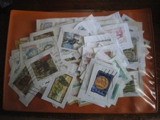 Francobolli Repubblica Italiana usati su frammento di busta  (Lotto 80 gr.)