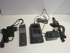 vecchio telefono portatile vintage cellulare ETACS MP582D caricabatteria SIP di