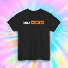T-Shirt MILF Hunter | Maglietta Grafica Umorismo Adulto Audace | Dichiarazione Divertente | S-5XL