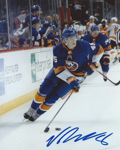 Noah dobson signed - dobson, photo