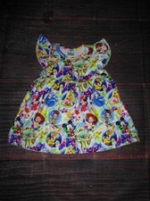 Abito smanicato personaggi