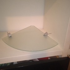 MENSOLA ANGOLARE IN VETRO SATINATO E DUE SUPPORTI USATA BUONE CONDIZIONI