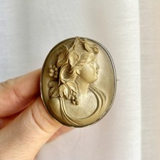 Antico cammeo in pietra lavica