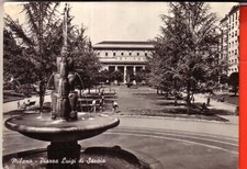 CARTOLINA MILANO  CITTA'  VIAGGIATA 1958  PIAZZA LUIGI DI SAVOIA  REGALO