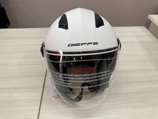 CASCO CON VISIERA LUNGA BIANCO