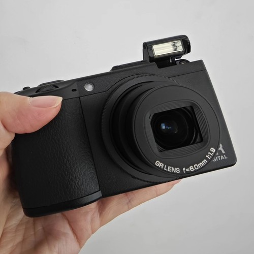 Ricoh digital iii - gr,