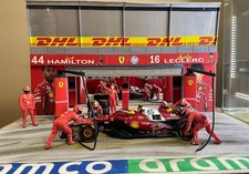 Diorama Pit Lane Ferrari Monza 2025 Hamilton scala 1:18 auto non inclusa