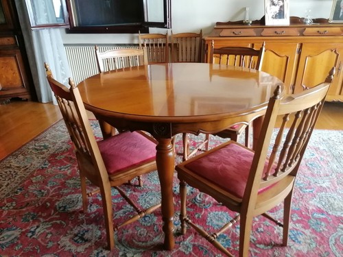 Tavolo rotondo con sedie - , e