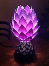 Lampada di design con forma floreale