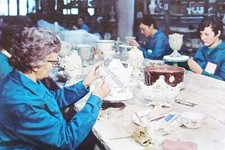 Cartolina - Mani di Fioraie all'Opera - Manifattura d'Arte Antonio Zen -1975 ca.