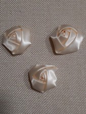 70 - LOTTO N.  3  FIORI BEIGE