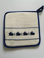 PRESINA BIANCA COTONE GUANTO CUCINA TRAPUNTATA  RICAMATA A MANO PUNTO CROCE