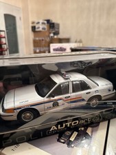 1/18 72706 FORD CROWN VICTORIA AUTO POLIZIA REALE CANADESE DEL CANADA