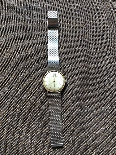 Vecchio orologio polso uomo - vecchio,