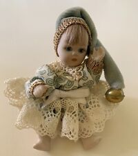 Bambolina vintage in porcellana