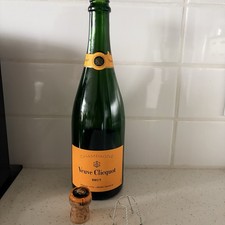 VEUVE CLICQUOT BRUT CHAMPAGNE