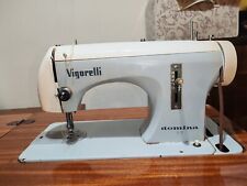 MACCHINA DA CUCIRE A PEDALIERA VIGORELLI DOMINA V. 11, COMPLETA DI MOBILE