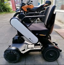 Carrozzina elettrica per disabili WHILL mod. C