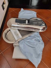 Porta pesce in acciaio Becchetti con coperchio e griglia interna. 