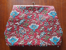 BORSA GIOIELLO RICAMATA SU SETA ROSSA. ANNI '50 FRANCESE, FIRMATA.