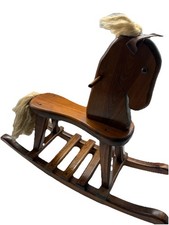 Bellissimo cavallo a dondolo