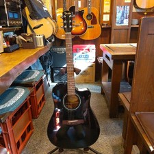 Chitarra acustica elettrica