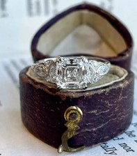 Anello di fidanzamento stile