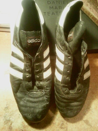 Vecchie scarpe calcio in - ,