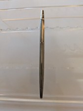 Penna a sfera D1 striate placca argento Caran D'Ache Madison - necessita di ricarica