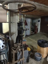 antico trapano a colonna a