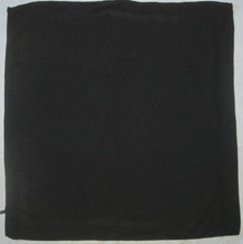 - VALENTINO  Foulard monogrammé V,  soie  TBEG  vintage Scarf  87x92 cm