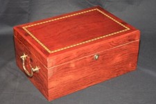 Humidor Hi-Gloss 100ct con vassoio, serratura e maniglie.