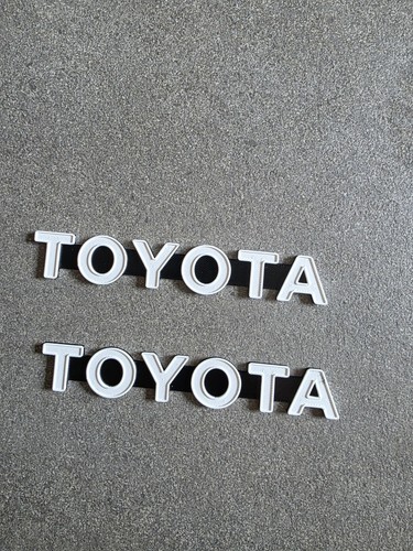 Scritta toyota logo - toyota,