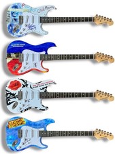 Lotto 4 chitarre firmate Red Hot Chili Peppers JSA COA Kiedis Frusciante Flea +1