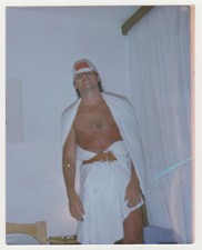 Sexy bello giovane uomo senza