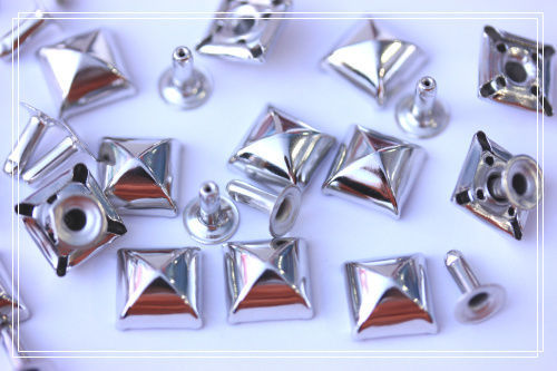 120pz borchie piramide - 120pz,