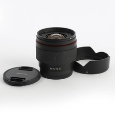 Samyang 12 mm f2 Sony attacco