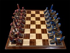 Italfama”Scacchi In Metallo Dettagliati Dipinti A Mano + Prestigiosa Scacchiera