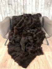 Coperta in pelliccia di volpe marrone di lusso. Coperta in vera pelliccia