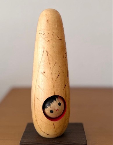 Bambola kokeshi disegno - kokeshi, foglia
