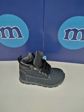 Melania Tronchetto con lacci e