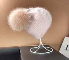 Cappello In Merinos E Pom Pom