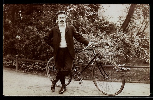 Giovane uomo con sua - giovane,