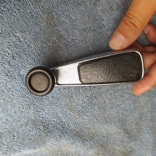 2x MANIGLIA ALZAVETRO FINESTRINO FIAT 132 S 2000 REF 4270821 50/17