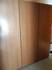 armadio 3 ante colore noce chiaro in ottime condizioni 